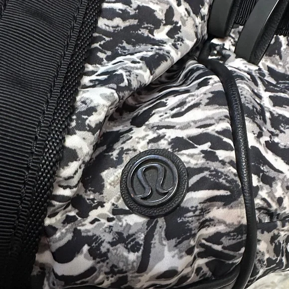 LuluLemon Black and White Patterned Duffel Bag, gym - Picture 2 of 16